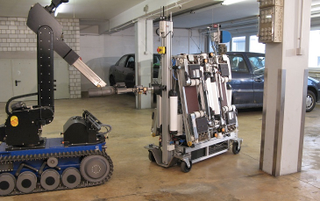Illustration for article titled This Gang of Flat Robots Can Autonomously Steal (Or Park) Your Car